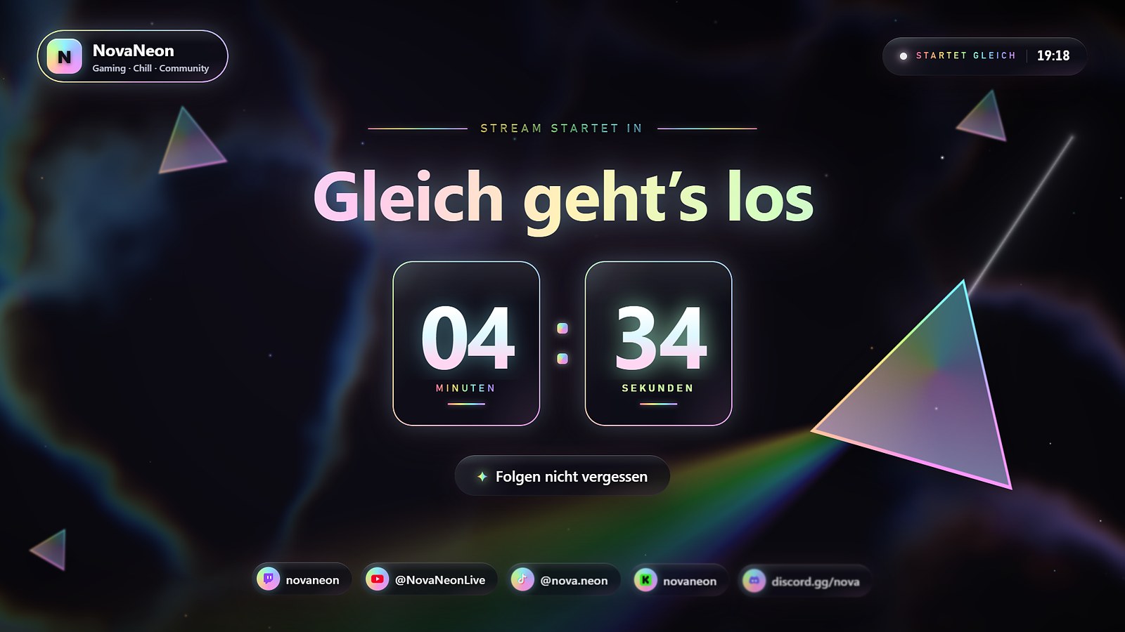 Startszene im Design Prisma: Glasprismen zerlegen einen Lichtstrahl in ein Spektrum, holografische Schrift